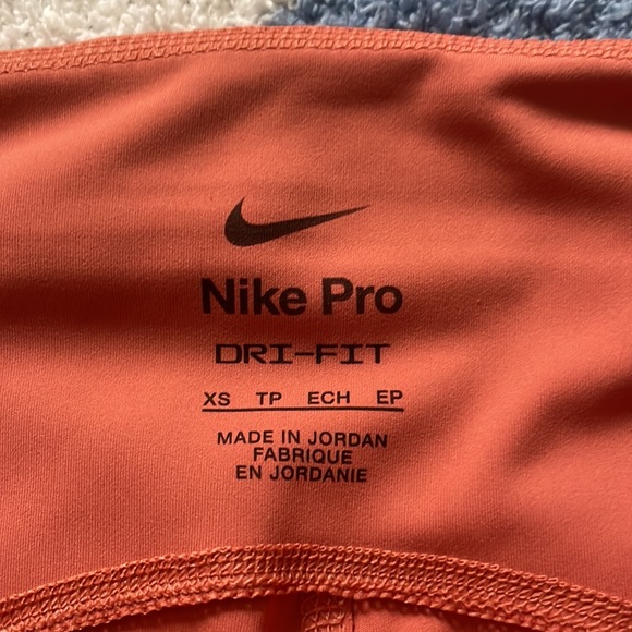Coral Nike pro dri-fit shorts with zipper - Picture 5 of 5